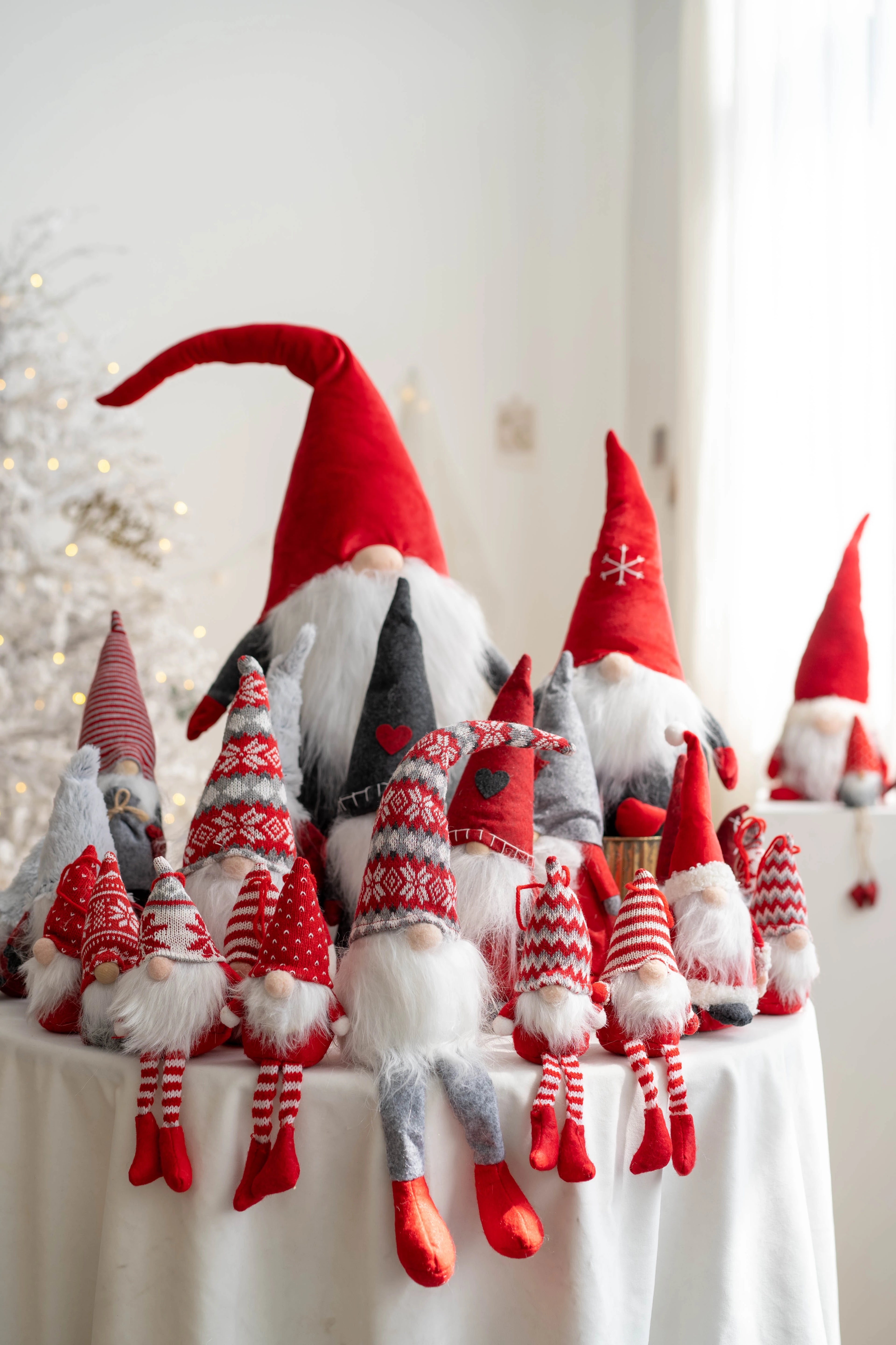 Hromeo Christmas Gift Santa Doll Furnishings Ornaments Window Desktop Bar Decorations Arrangement